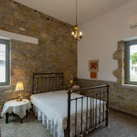 Iliopetra House Semesterbostad