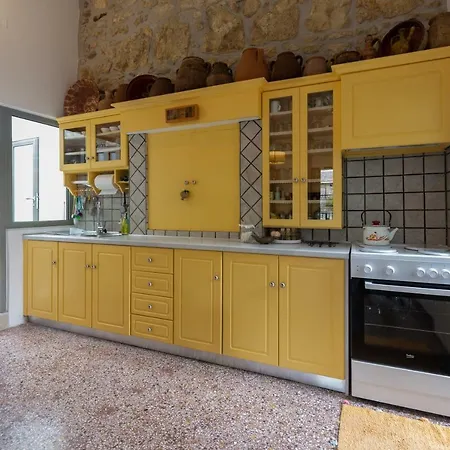 Iliopetra House Semesterbostad *