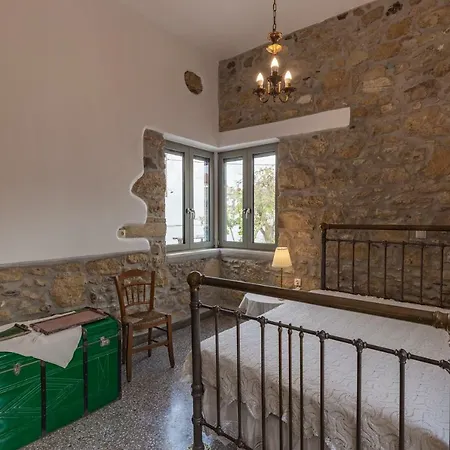 Iliopetra House Semesterbostad *